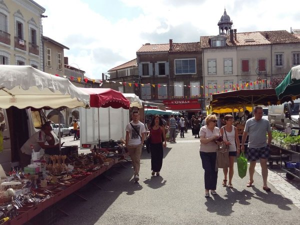 Marché du lundi place Valentin Abeille