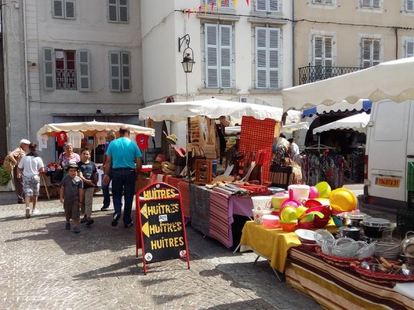 Marché du lundi place Valentin Abeille