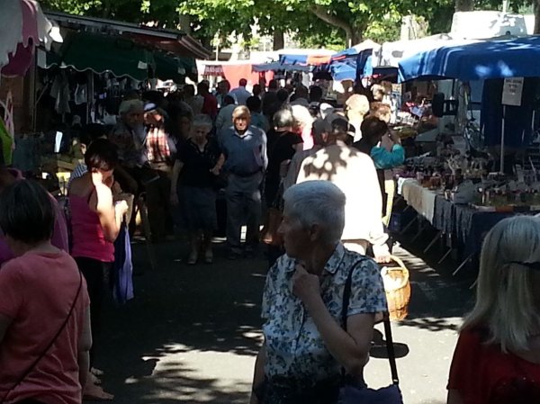 Marché du lundi sur le boulevard