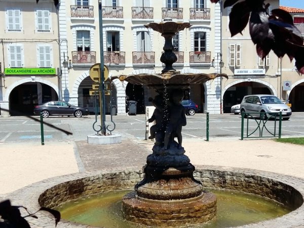 Fontaine place Valentin Abeille