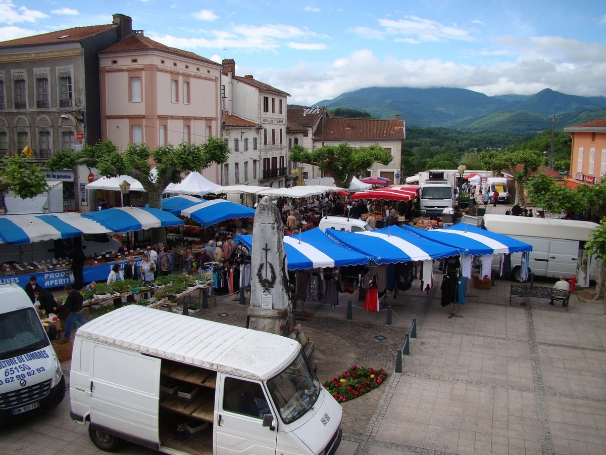 Marché du lundi place de l'Eglise